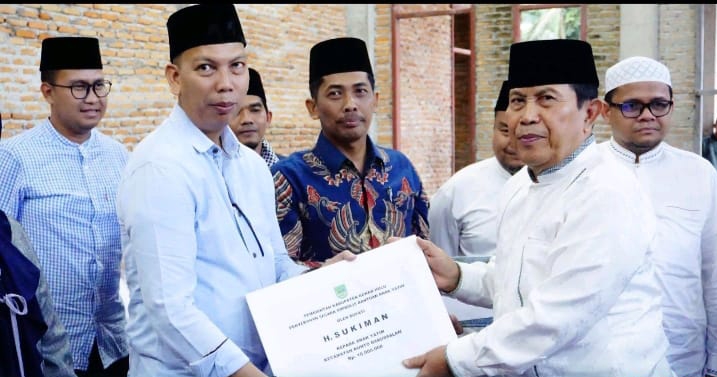 Bupati Rohul H Sukiman Hadiri Safari Ramadhan Desa Pasir Luhur Janji Netralisasikan Pengaspalan Jalan