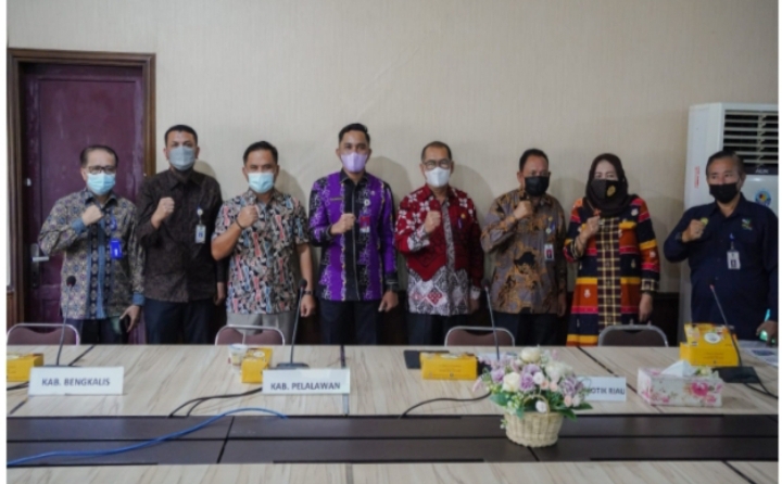 Kerjasama Diskominfo Rohul Dan Diskomifotik Riau Atas Pemanfatan Aplikasi E-Office