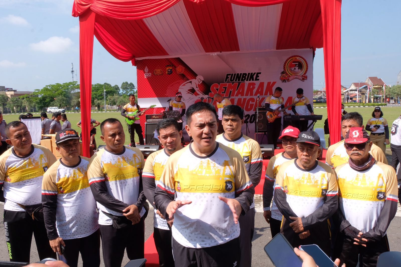 Fun Bike Hari Bhayangkara  Polda Riau Berlangsung Semarak, Brigade Band Persembahkan Lagu ‘Together We Are Strong’, Irjen Iqbal : Polisi Adalah Kita