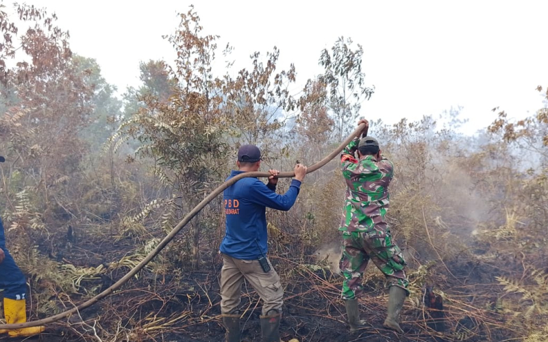 Dandim Dumai Tegaskan Komitmen TNI Padamkan Karhutla di Medang Kampai