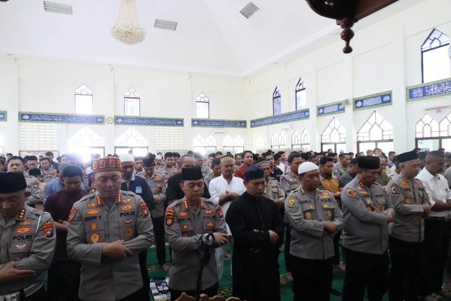 Polda Kepri Gelar Sholat Gaib Untuk Almarhum Affan Kurniawan