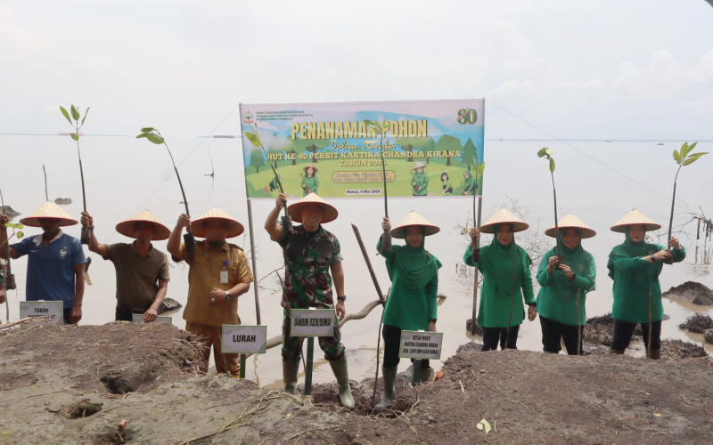 Kodim 0320 Dumai Tanam 150 Mangrove di Pantai Batu Bintang Peringati HUT ke-80 Persit