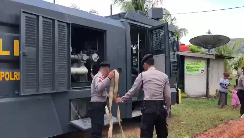 HUT Humas Polri ke-72 Polres Bintan Salurkan Air Bersih Gratis Kepada Masyarakat