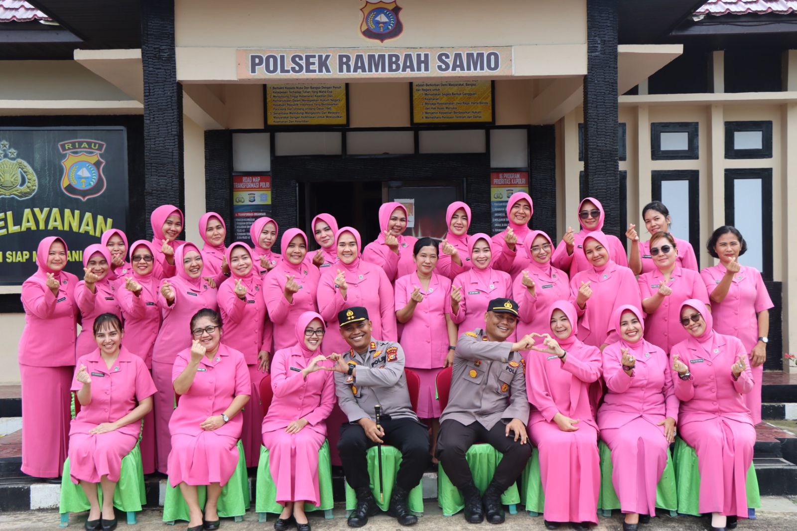 Kapolres Rohul Bersama Ketua Bhayangkari Cabang Ny Adinda Martarindra Pangucap Laksanakan Kunker Ke Mako Polsek Rambahsamo