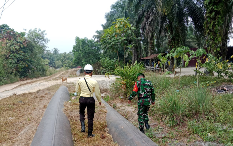Patroli Binter Koramil 01 Dumai: Edukasi Warga soal Risiko Jalur Pipa Pertamina
