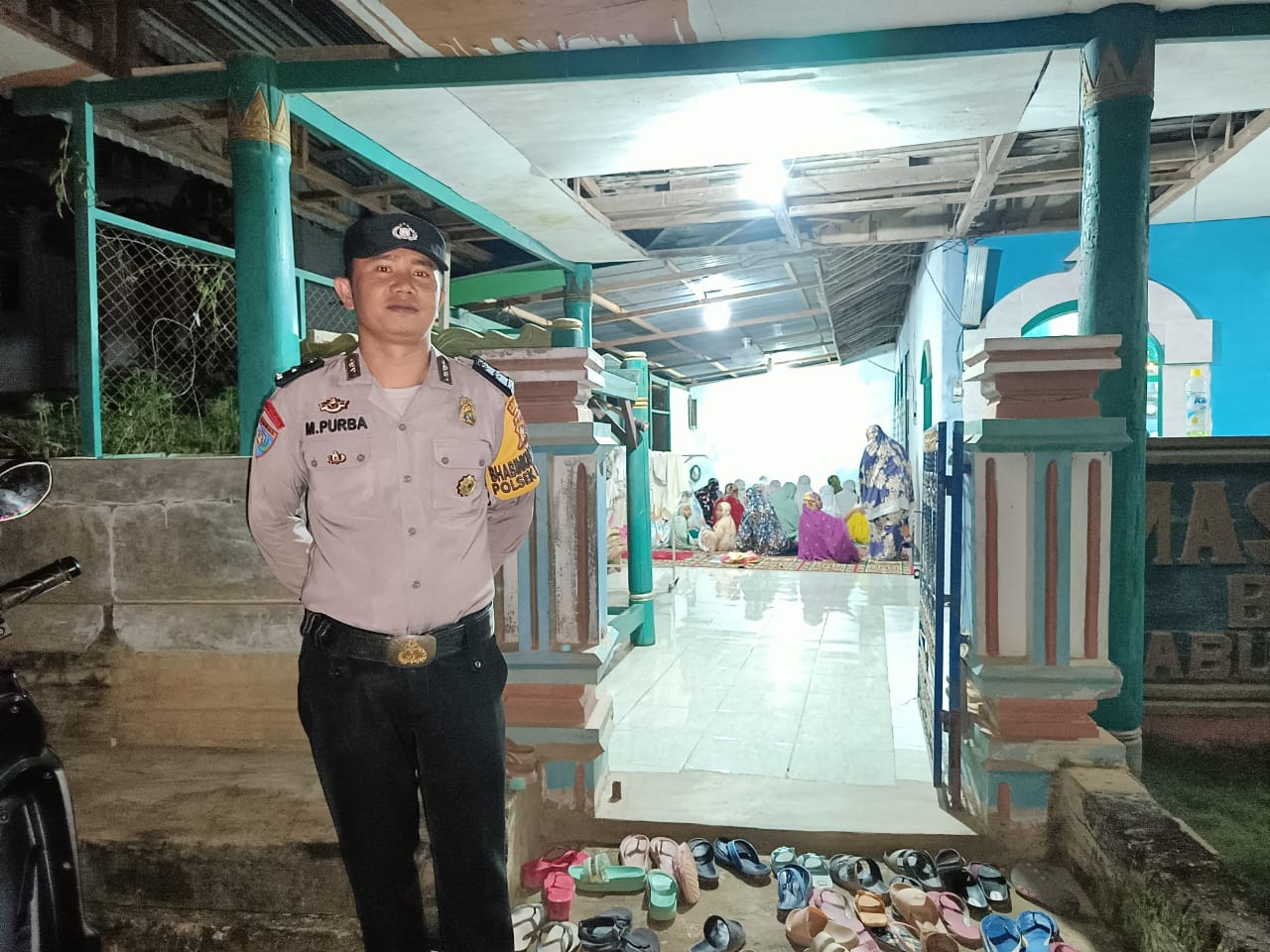Dalam Ops Bina Kusuma LK2023 Personil Polsek Kabun Giat Pengamanan, Pastikan Umat Islam Shalat Tarawih  Nyaman