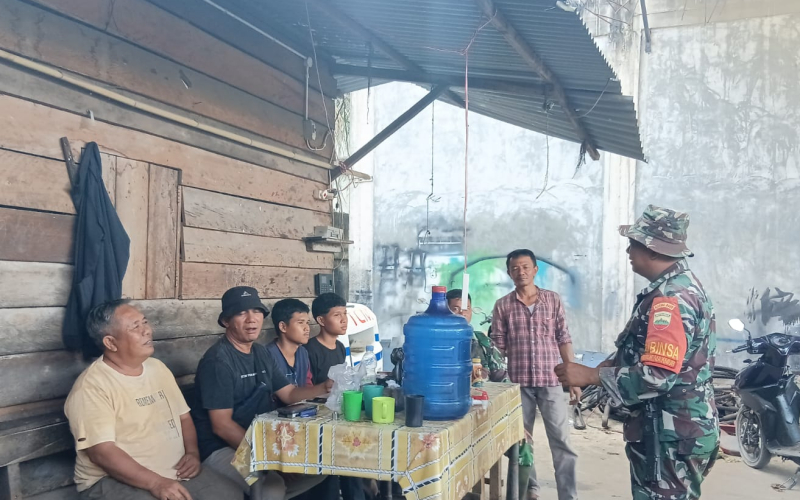 Cegah Karhutla Terulang, Babinsa Sosialisasi dan Patroli di Medang Kampai