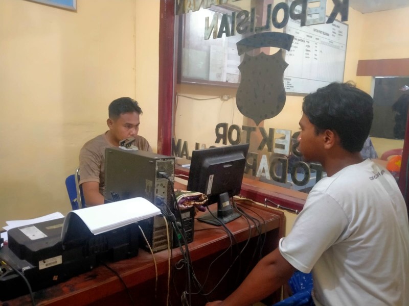 Personil Polsek Kuntodarussalam Gerak Cepat Tangani Peristiwa Penganiayaan Serta Pembakaran Sepeda Motor