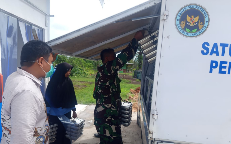 Babinsa Pangkalan Sesai Dampingi Program Makanan Bergizi Gratis untuk 2.747 Siswa di Dumai