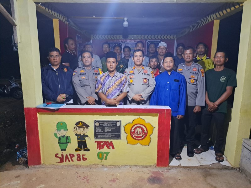 Kasat Binmas AKP Hermawan SH, Pimpinan Giat Monitoring Pos Sat Kamling Di Desa Pasir Agung