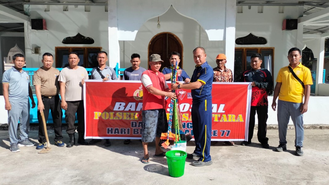 Hari Bhayangkara Ke 77, Polsek Tambusai Utara Bakti Religi Serta Bansos Di Masjid Al - Muttaqin  Dan Gereja HKBP Pagar Batu
