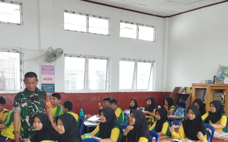 Babinsa Koramil 01/Dumai Dampingi Distribusi Makanan Bergizi Gratis untuk 2.960 Penerima