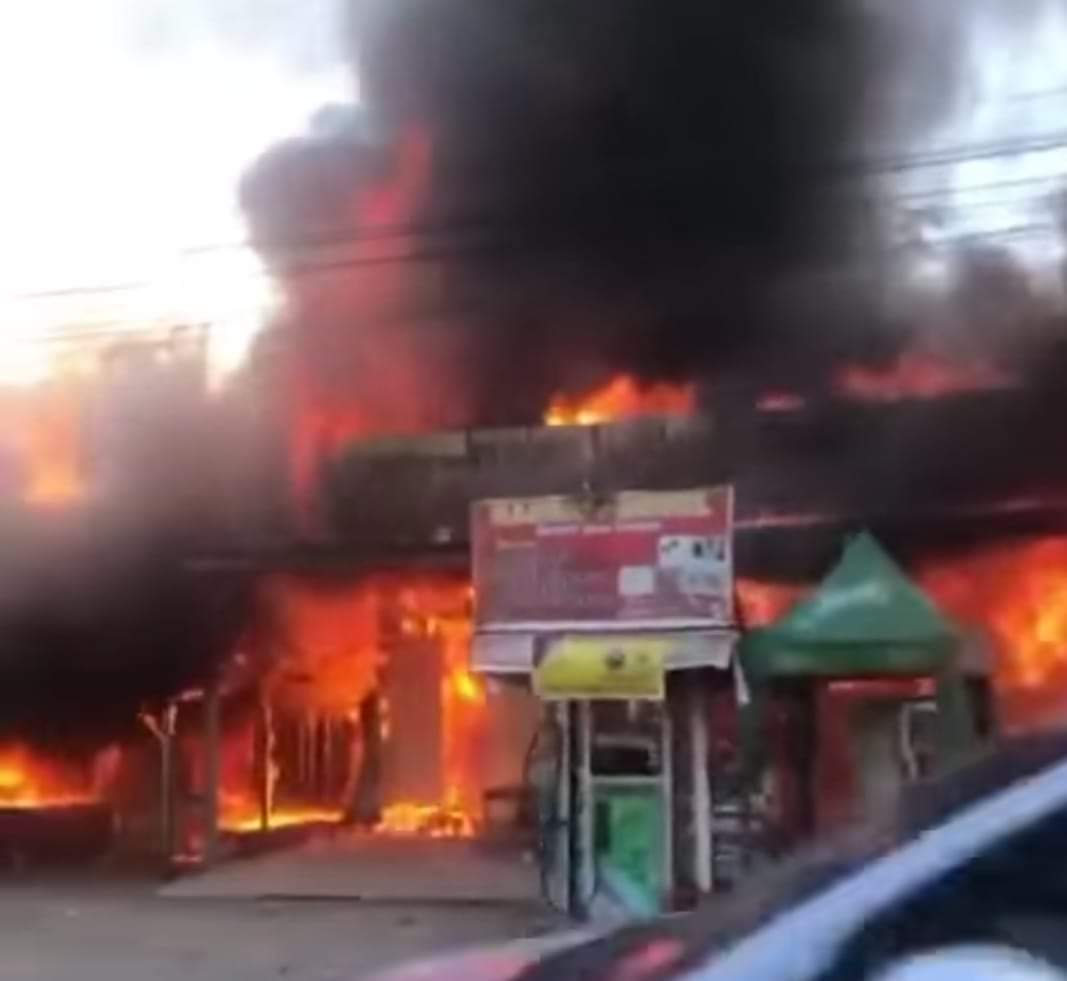 Kapolsek Ujung Batu Langsung Ke TKP Tinjau  4 Rumah Yang Terbakar