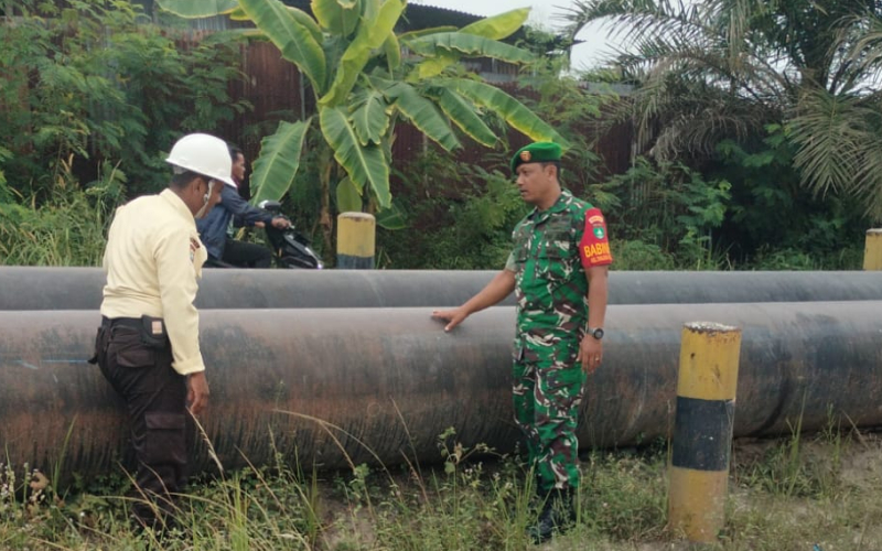 Koramil 01 Dumai Intensifkan Patroli Jalur Pipa Minyak Demi Keamanan Aset Negara
