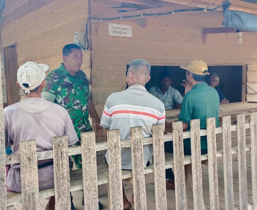 Komsos Babinsa Koramil 06/Merbau Pererat Silaturahmi, Warga Diajak Jaga Persatuan dan Harmoni Kampung Pancasila