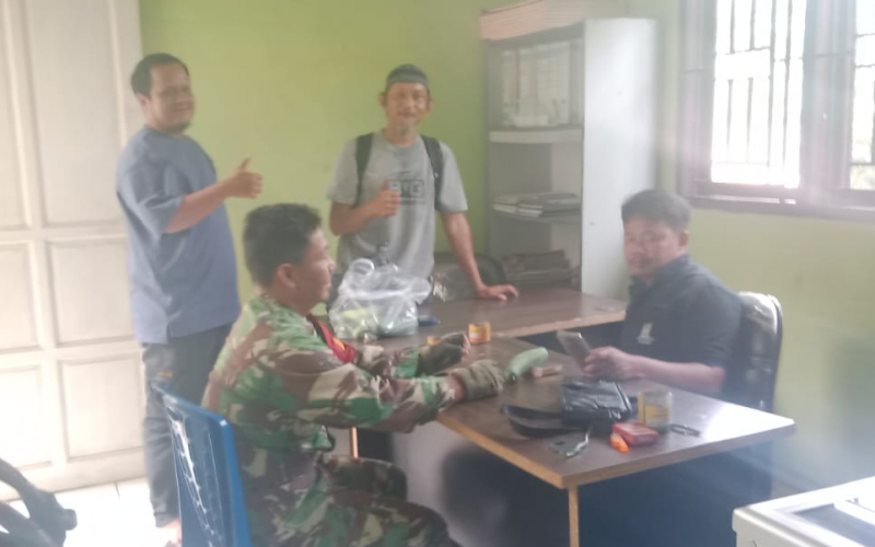 Perkuat Kemanunggalan TNI dan Rakyat, Babinsa Sungai Geniot Gelar Komsos