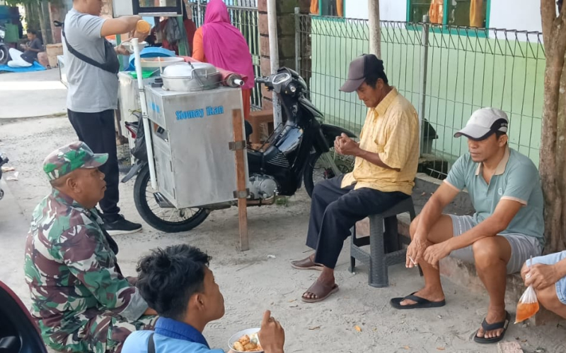 Babinsa Koramil 02 Bukit Kapur Perkuat Silaturahmi Melalui Komsos di Bagan Besar