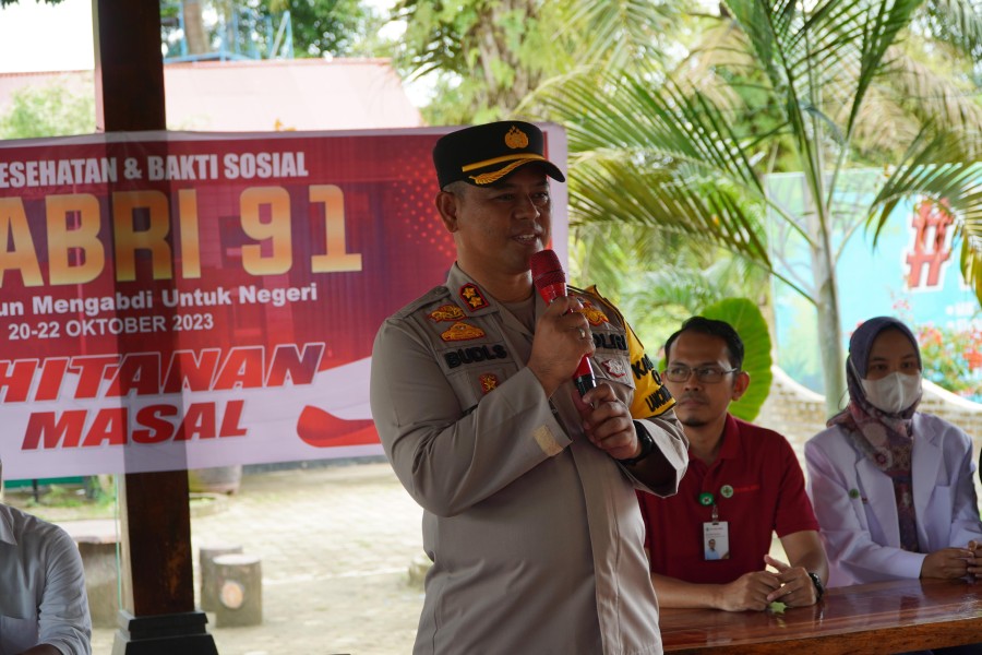 Mantap..! Dipimpin Kapolres AKBP Budi, Ratusan Warga Ikuti Bakti Kesehatan dan Bakti Sosial AKABRI 1991