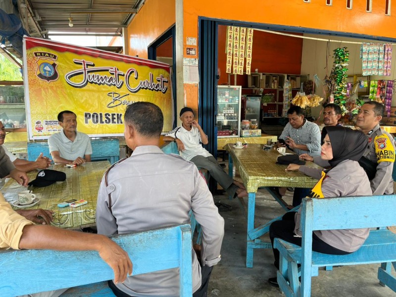 Wujudkan Program QWPP Jum'at Curhat, Polwan Polres Rohul Terima Keluh Kesah Masyarakat Pasir Pengaraian