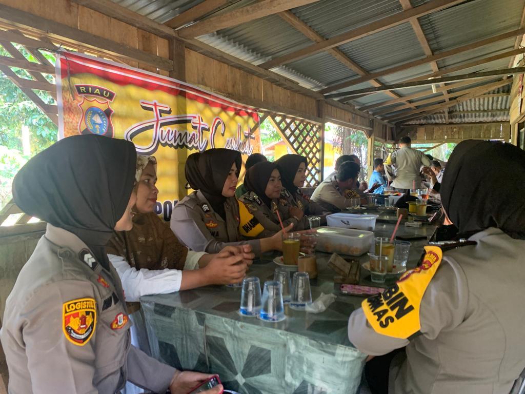 Polres Rohul Terjunkan Seluruh Polwan Dalam Kegiatan Jumat Curhat Di Kaiti 