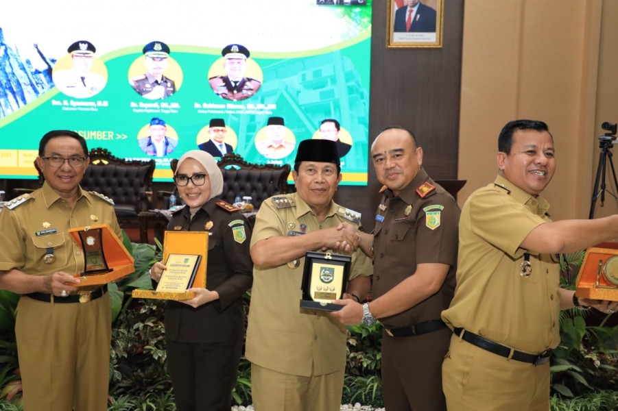 Kejari Dan Bupati Rohul Menghadiri FGD & MoU Jaga Zona Pertanian, Perekonimian dan Perindustrian (JAGA ZAPIN)