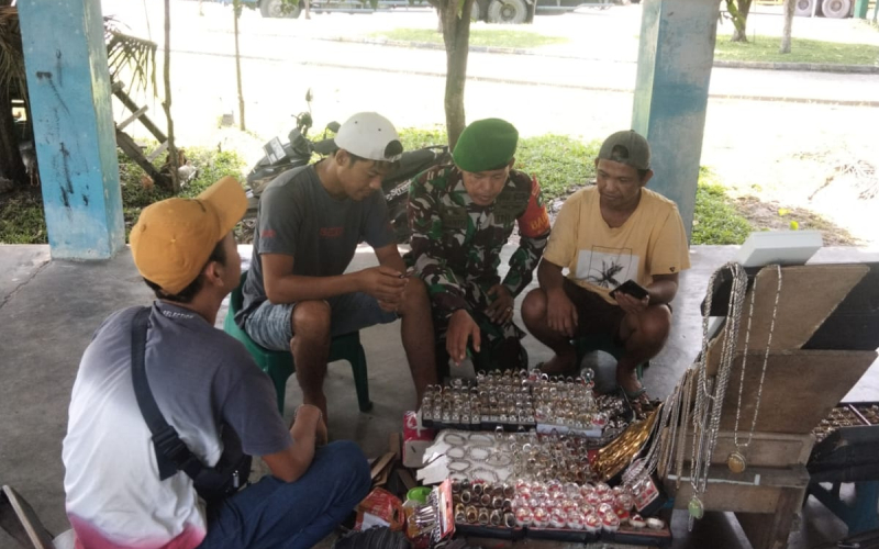Babinsa Koramil 01 Dumai Bersama Security PHR Gelar Patroli dan Imbauan di Jalur Pipa Minyak