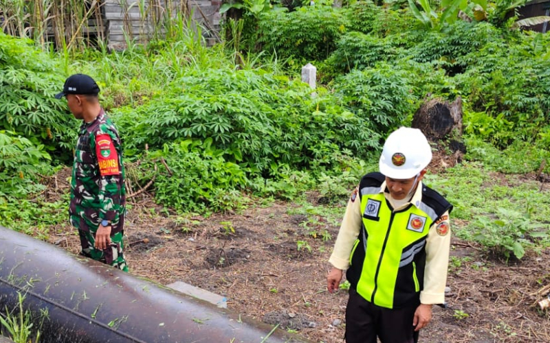 Babinsa Koramil Bukit Kapur dan PHR Patroli Amankan Jalur Pipa Minyak di Dumai