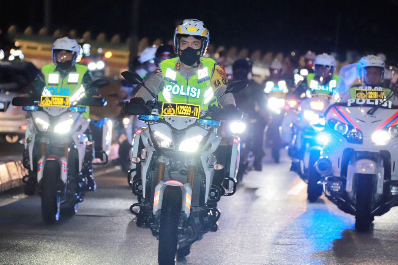 Pastikan Situasi Kondusif Dimalam Takbiran, Kapolda Riau Bersama Forkopimda Patroli Keliling Kota
