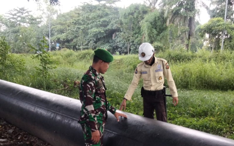 Tim Patroli Koramil 01 Dumai–PHR Laksanakan Sosialisasi dan Pengamanan Jalur Pipa Minyak