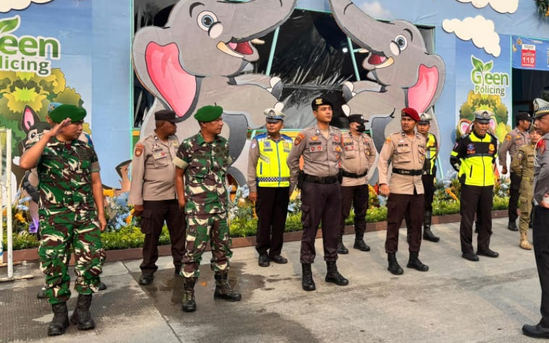 Babinsa Koramil 01 Dumai Amankan Pos Terpadu Islamic Center Jelang Idul Fitri 1447 H