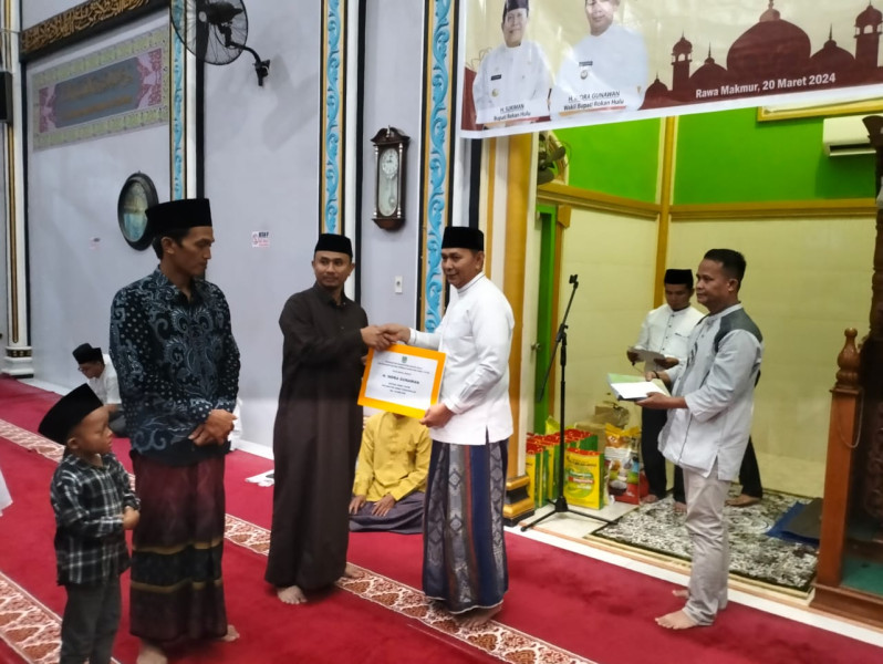 Ramadhan Barokah Wabup Rohul H Indra Gunawan Serahkan Bantuan Untuk Anak Yatim di Kecamatan Bonai Darussalam