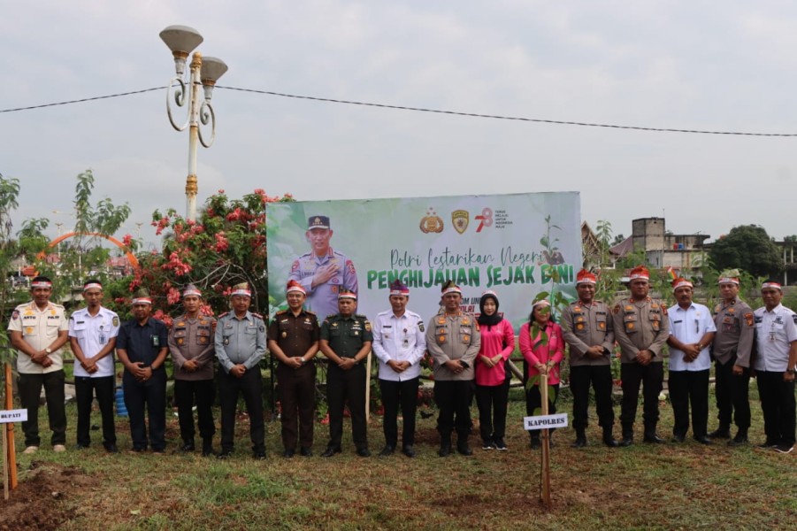 Polri Lestarikan Negeri, Polres Rohul Laksanakan Penanaman 2500 Pohon