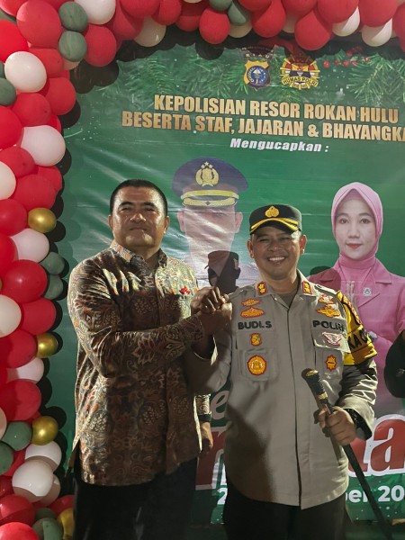 Perayaan Natal Di Gereja HKBP Exaudi Dihadiri Kapolres Rohul Kapolres Rohul AKBP Budi Setiyono SIK MH Dan Jajaran