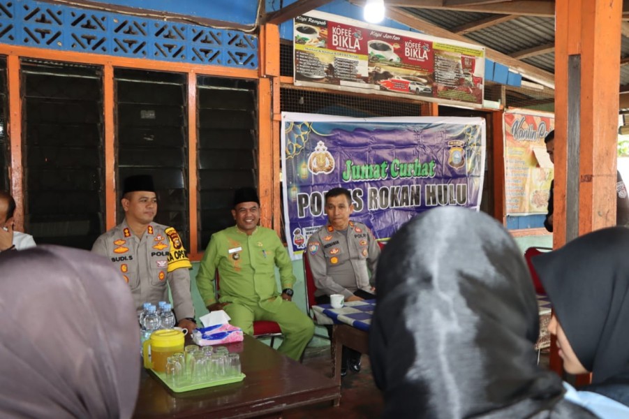 Jumat Curhat Di Desa Koto Tinggi, Kapolres Rohul Dengarkan Keluh Kesah Masyarakat