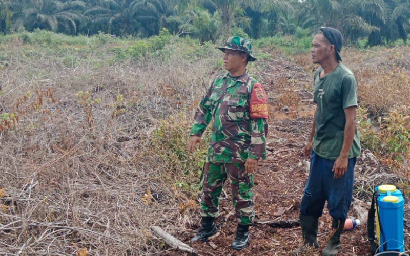 Babinsa Sei Geniot Gencarkan Patroli dan Sosialisasi Cegah Karlahut