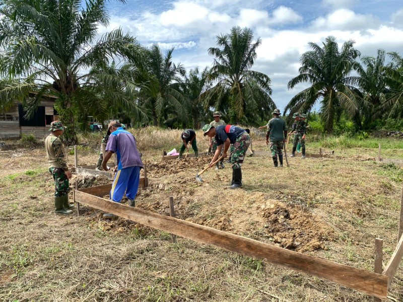 Selain Pengerjaan Perbaikan Jalan, Petugas TMMD Ke 117 Renovasi RTLH