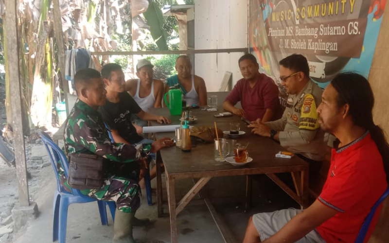 Babinsa Koramil 03 Sungai Sembilan Imbau Warga Basilam Baru Jaga Kamtibmas