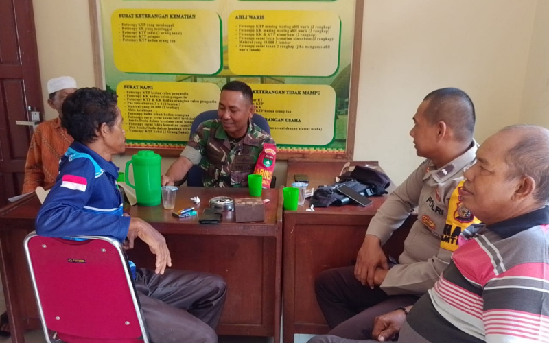 Babinsa Kelurahan Mundam Laksanakan Komsos Bersama Tokoh Masyarakat dan Tokoh Agama