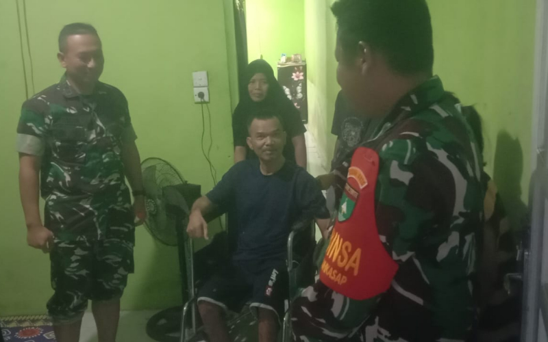 Dandim 0320 Dumai Jenguk Anggota Sakit, Wujud Kepedulian dan Kekeluargaan TNI AD