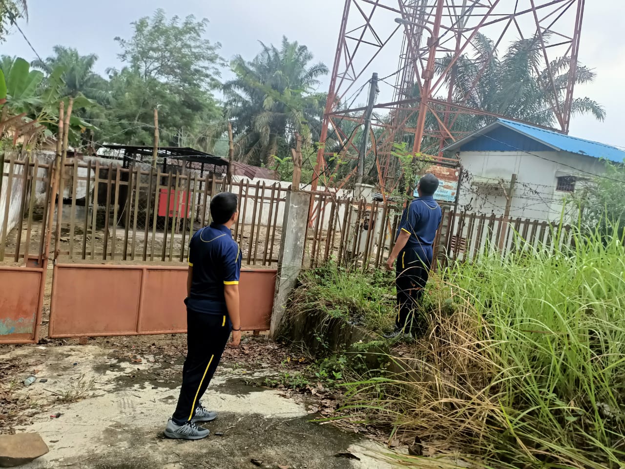 Ops Bina Kusuma LK 2023, Personil Sie TIK Polres Rohul Bersama  Personil Polsek Kabun Giat Pengecekan Tower HT Milik Polri