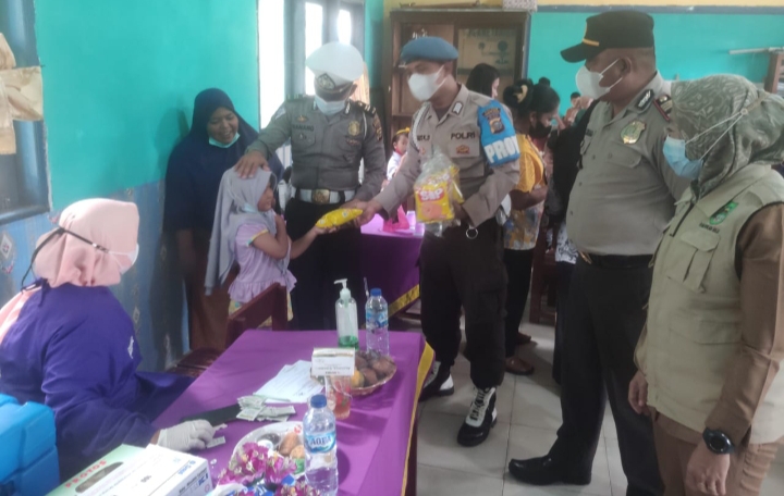 Kapolsek Tandun AKP S Sinaga SH Monitoring Pelaksanaan Vaksinasi Covid 19 Di SDN 013 Tandun