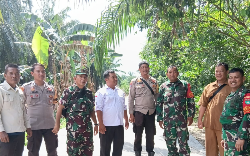 Babinsa Guntung Tinjau Lahan Rencana Pembangunan Koperasi Merah Putih