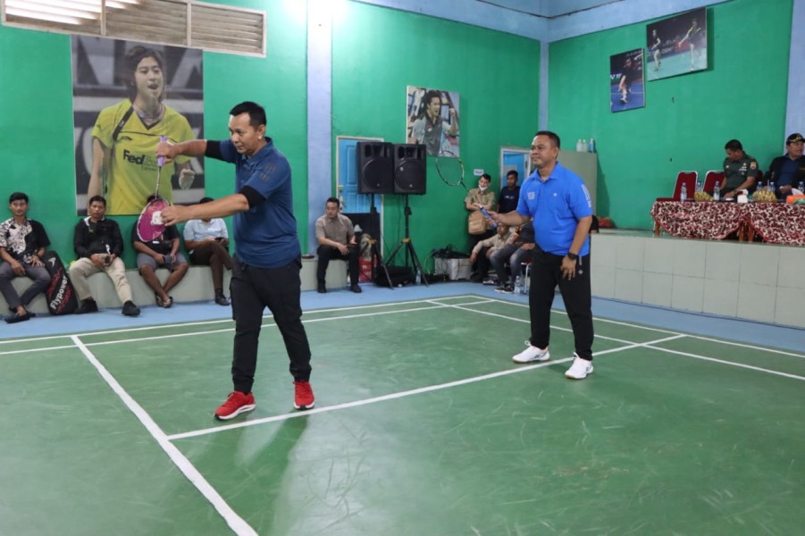 Diikuti Ratusan Peserta, PB Sejati Dan Bank Riau Kepri Juara Open Turnamen Badminton Kajari Rohul Cup 2023