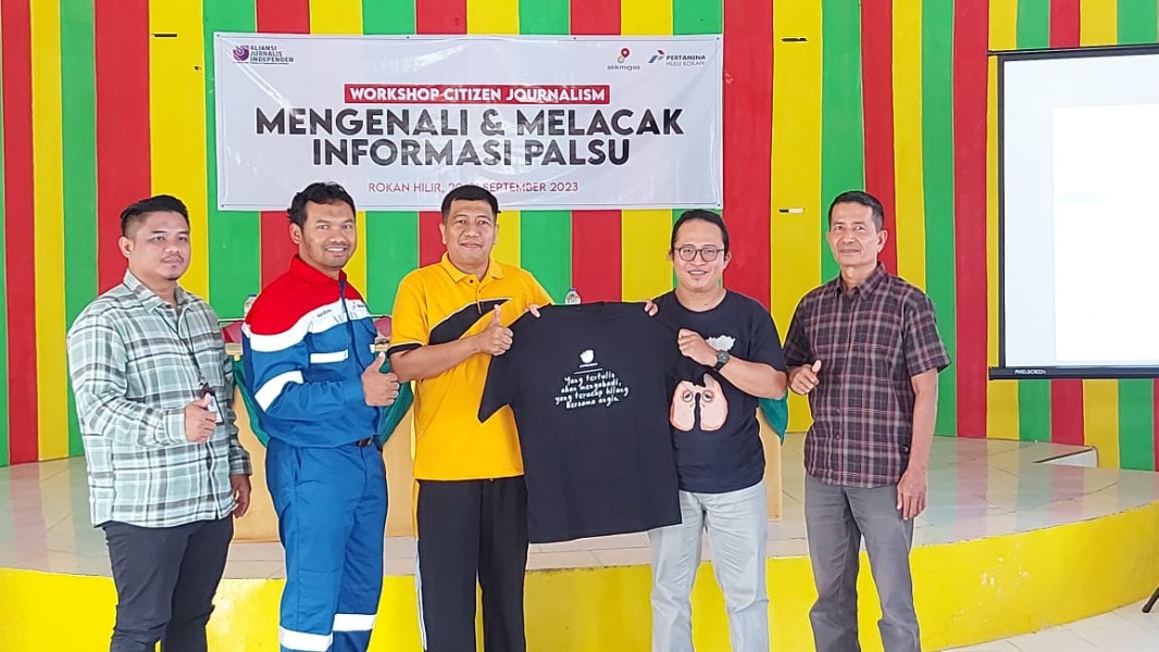 Digelar AJI dan PHR, Perangkat Desa di Bangko Pusako Rohil Ikuti Pelatihan Melacak Hoaks