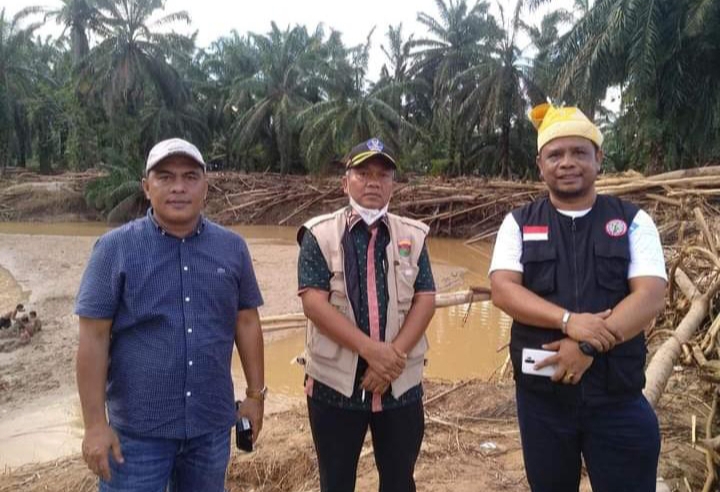 Anggota DPRD Rohul Tinjau Korban Banjir Di Padang Lawas