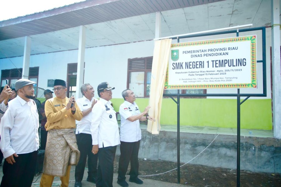 Bupati Inhil Dampingi Gubri Resmikan SMKN 1 Tempuling