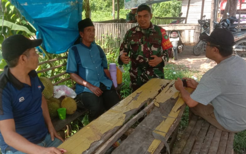 Sertu Cerzakatno Intensifkan Patroli Karhutla dan Edukasi Warga Teluk Makmur