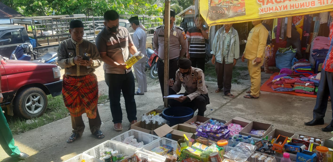 Tim Polsek Rambahhilir Bersama Camat Gelar Operasi Pasar Desa Pasir Jaya