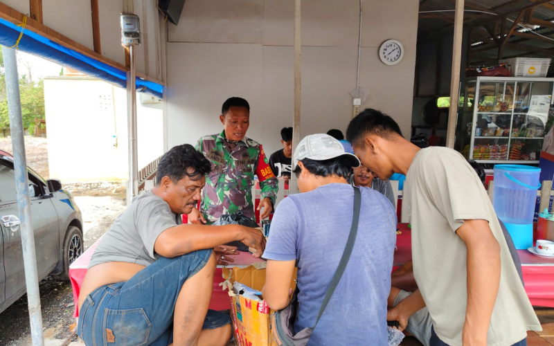 Babinsa Bukit Kapur Intensifkan Patroli dan Sosialisasi Pengamanan Jalur Pipa