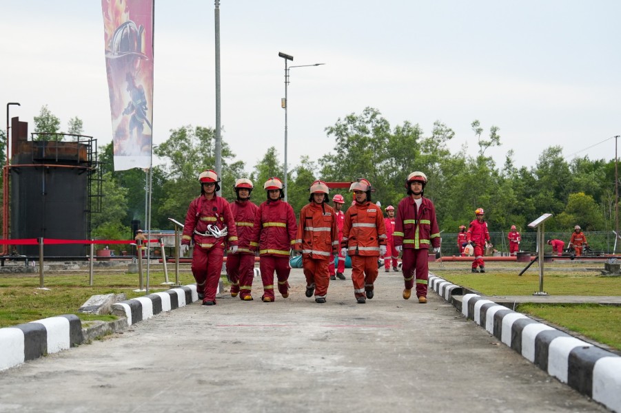 Dukung Upaya Pemadaman Karhutla di Rohil, Kilang Pertamina Dumai Terjunkan Tim Pemadam dan Inovasi Nozzle Gambut